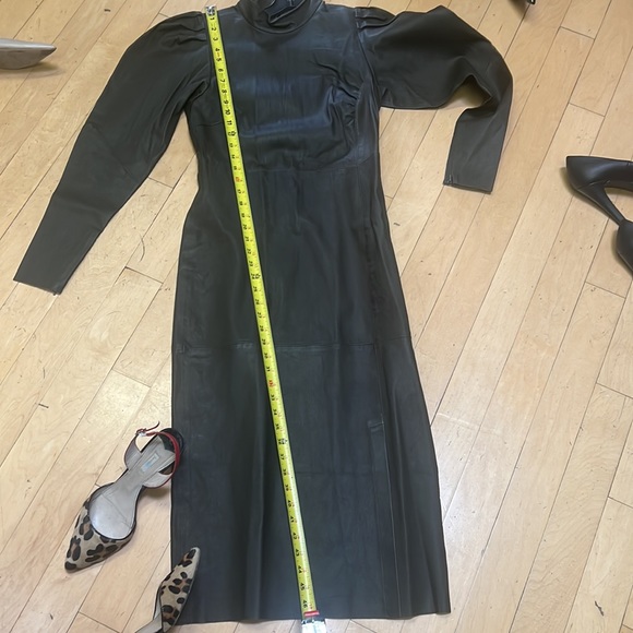 GESTUZ
VILEAGZ LEATHERDRESS
DK 38
Dark Olive NWT - Picture 14 of 15